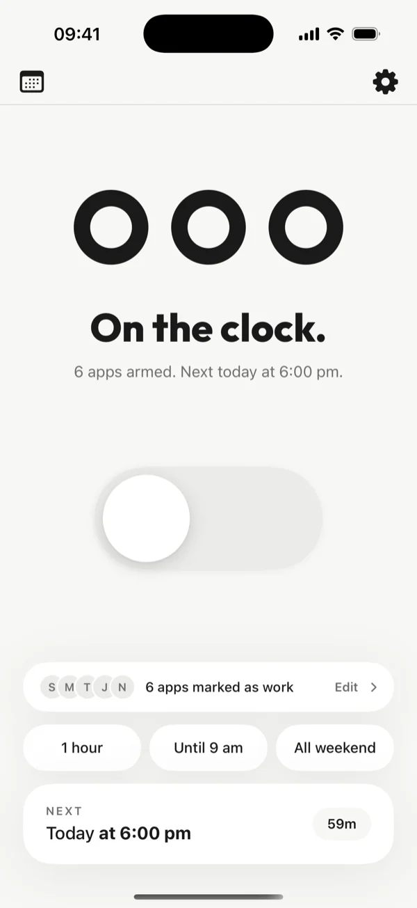 Home screen on the clock: grey toggle, 6 apps armed, next today at 6:00 PM.